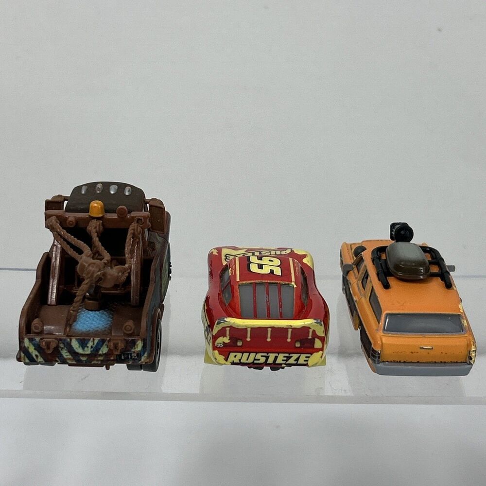 Disney Pixar Cars Lot Griswold On The Road Mater Bubble McQueen Glow In The Dark - Picture 3 of 8